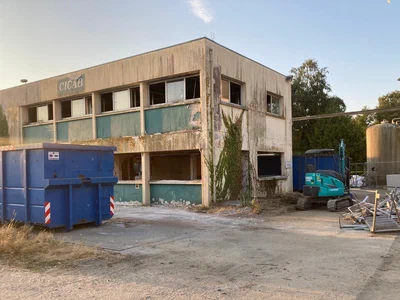 Anciens Batiments Bureaux Lactalis Benne Recyclage