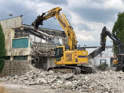 Pelles Komatsu Volvo Demolition Batiment Lactalis